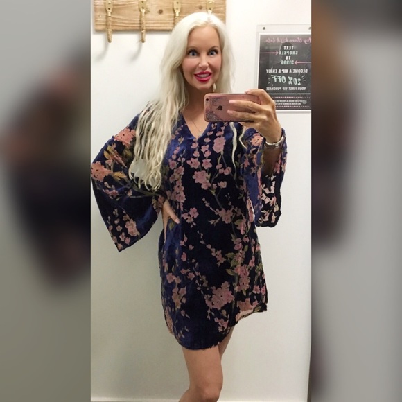 Dresses & Skirts - 💕LAST 1! Navy Velvet Bell Sleeve Dress! Lined